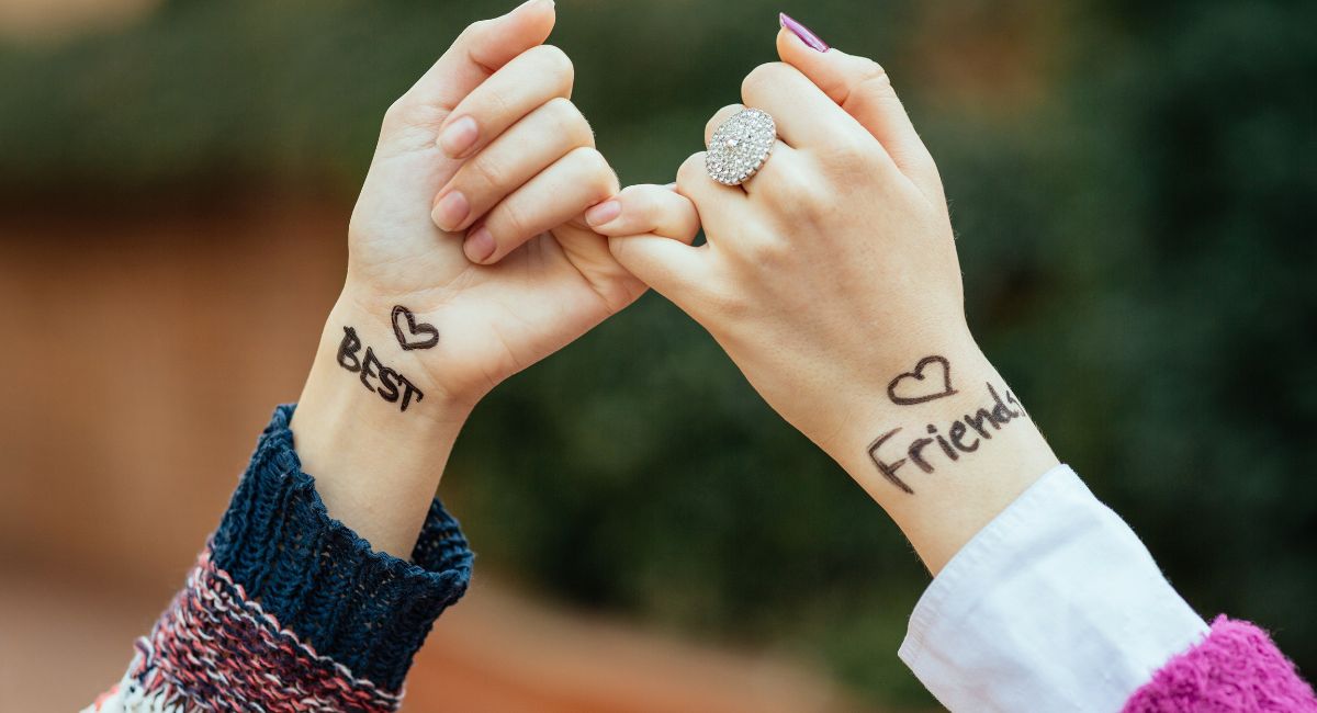 how to make friends, two friends holding hands
