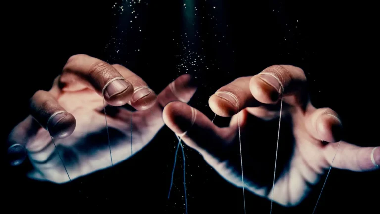 The 11 Hidden Signs of Emotional Manipulation in Relationships