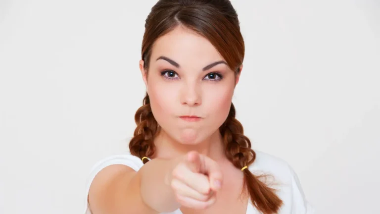 17 Common Phrases a Narcissist Will Say to Hurt and Control You