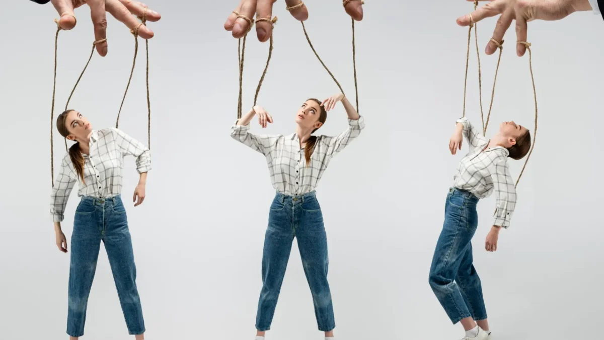 signs of a manipulative relationship
